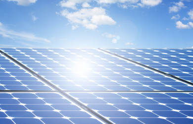Photovoltaikanlage produziert mit Sonnenenergie